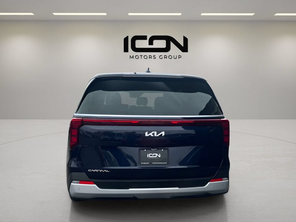 Used 2025 Kia Carnival FWD image 4