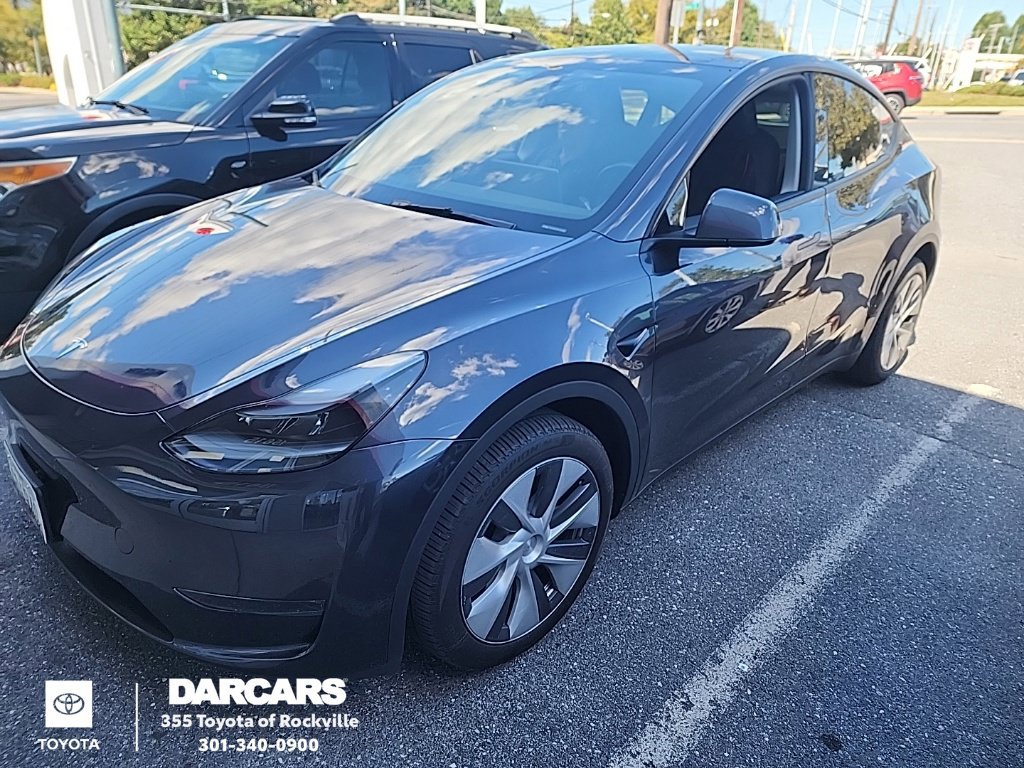 Used 2024 Tesla Model Y Long Range AWD/4WD image 1