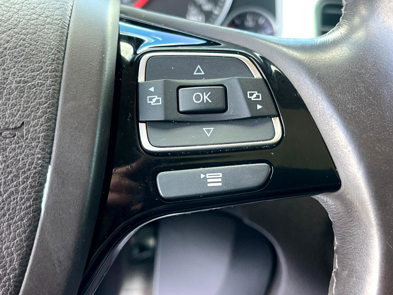 Used 2012 Volkswagen Touareg Hybrid image 27