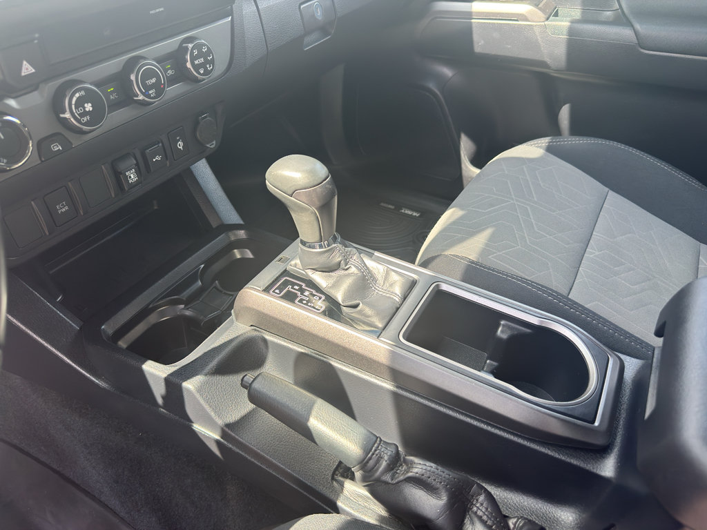 Used 2020 Toyota Tacoma TRD Sport AWD/4WD image 15