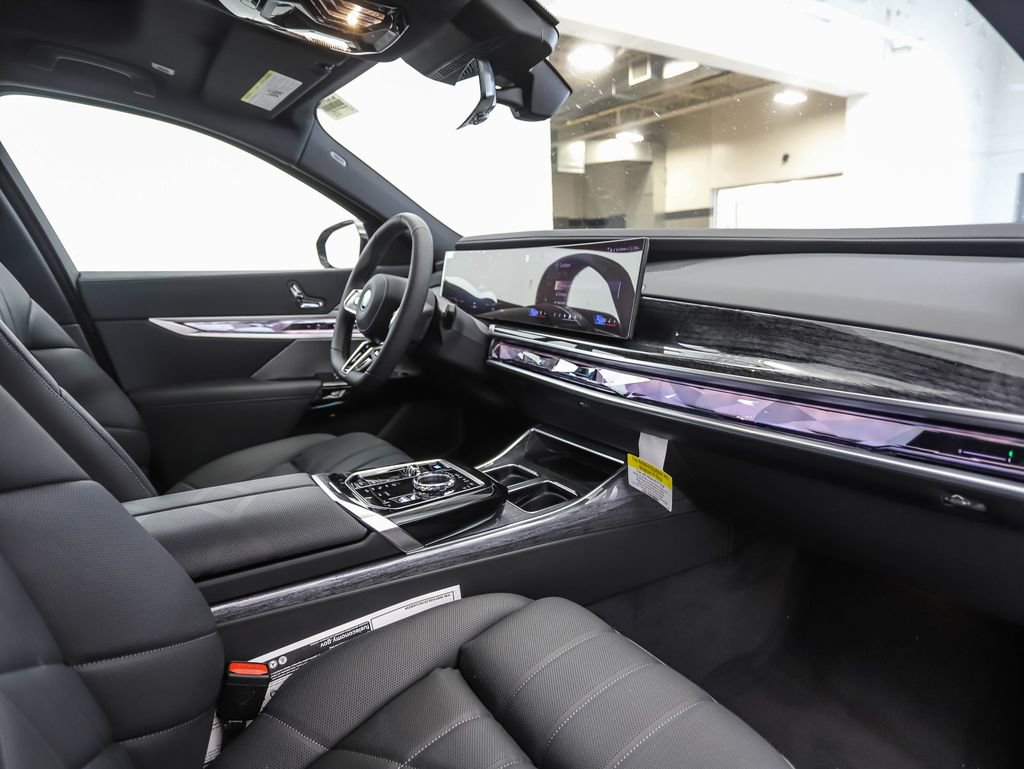 New 2025 BMW i7 xDrive60 image 30