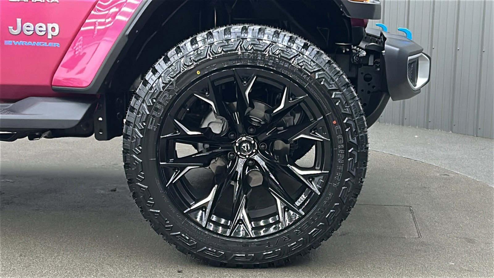 Used 2024 Jeep Wrangler Unlimited Sahara w/ Safety Group image 9