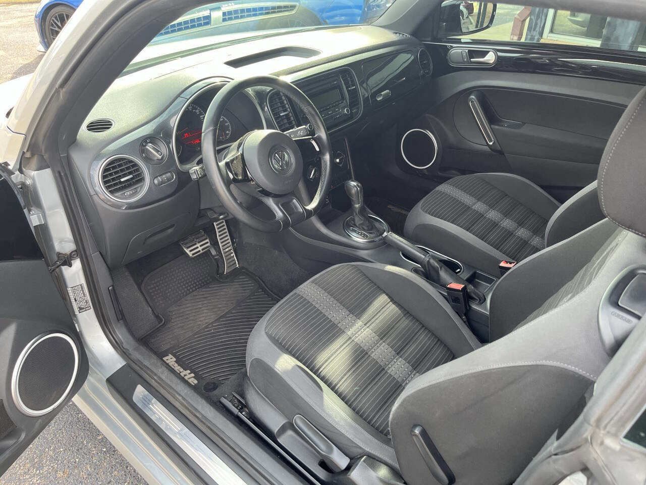 Used 2012 Volkswagen Beetle 2.0T image 8