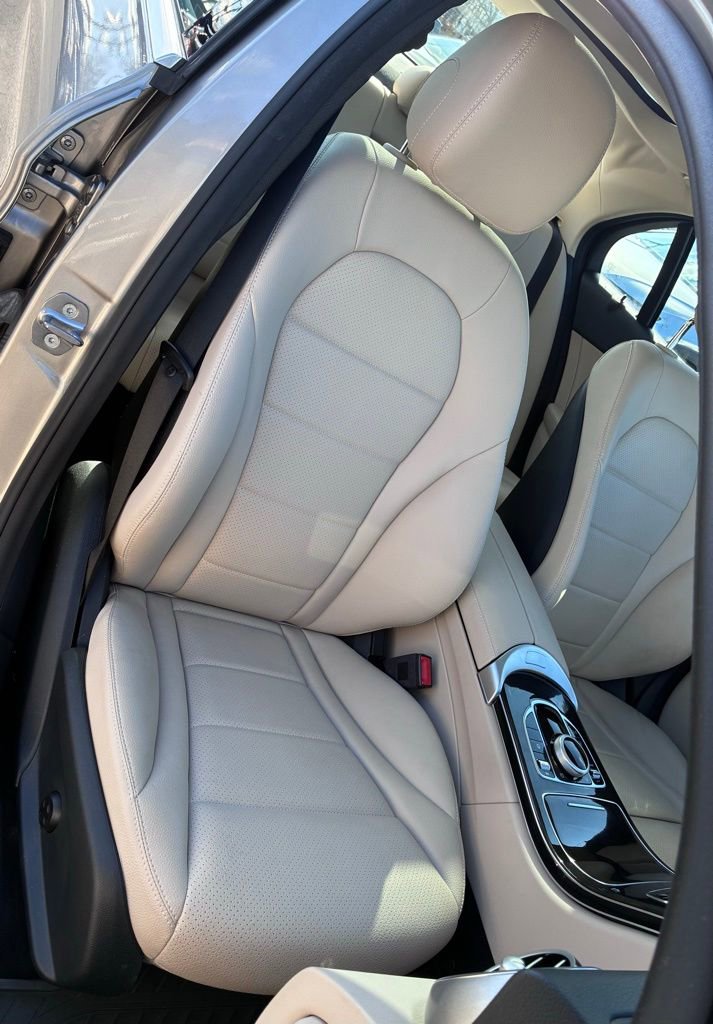 Used 2019 Mercedes-Benz C 300 4MATIC Sedan image 22