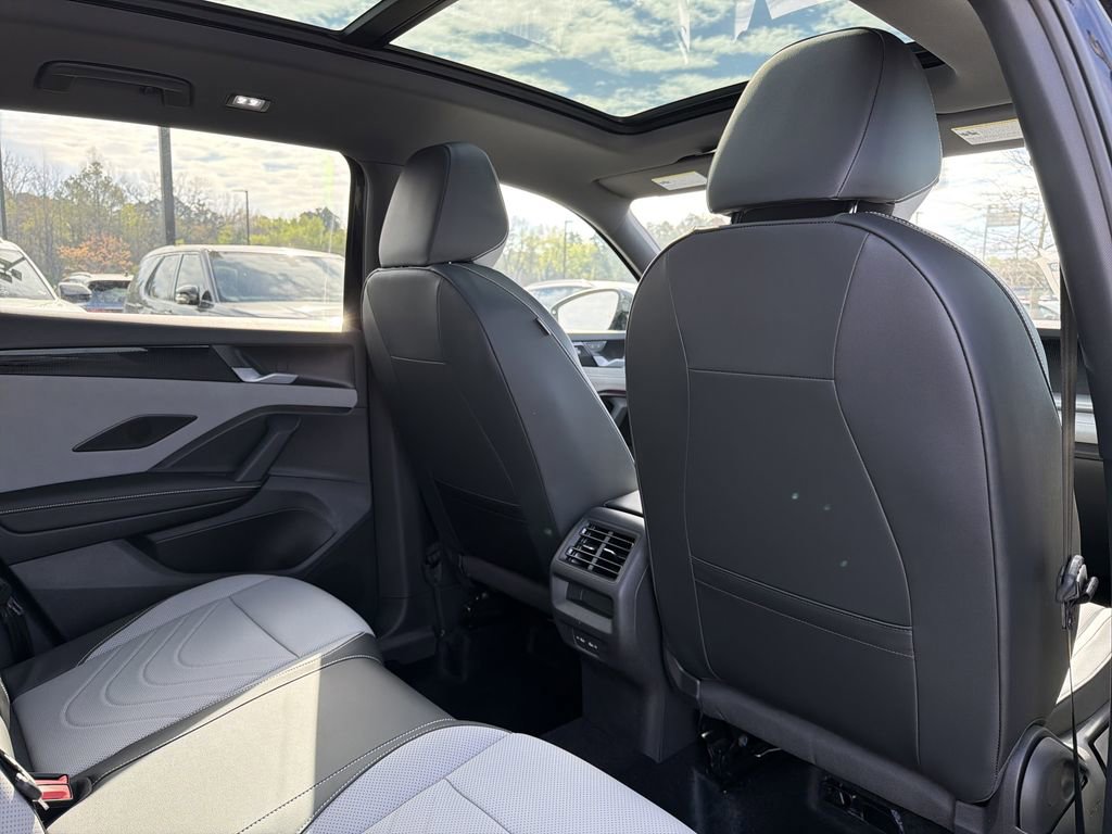 New 2026 Volkswagen Tiguan SE R-Line image 18