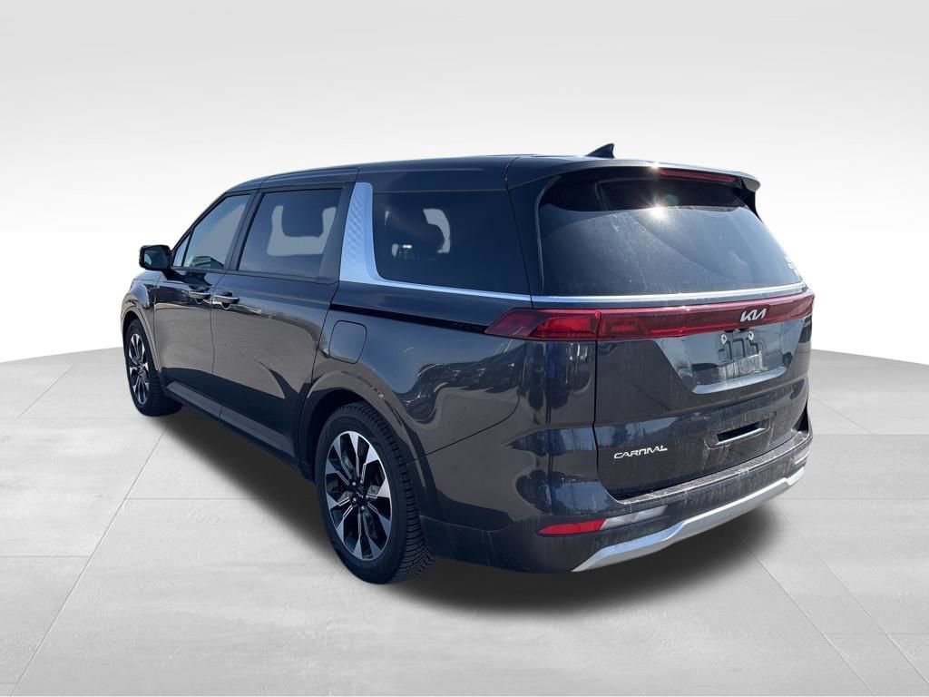 Certified 2024 Kia Carnival EX image 10