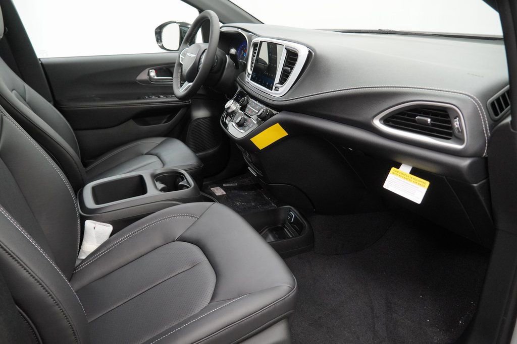 New 2026 Chrysler Pacifica Select image 34