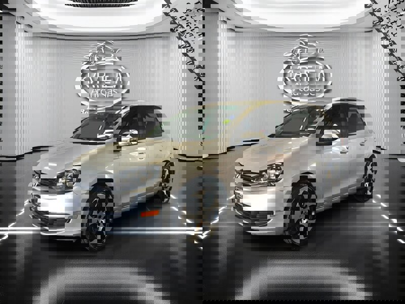 Used 2011 Volkswagen Golf 4-Door image 1