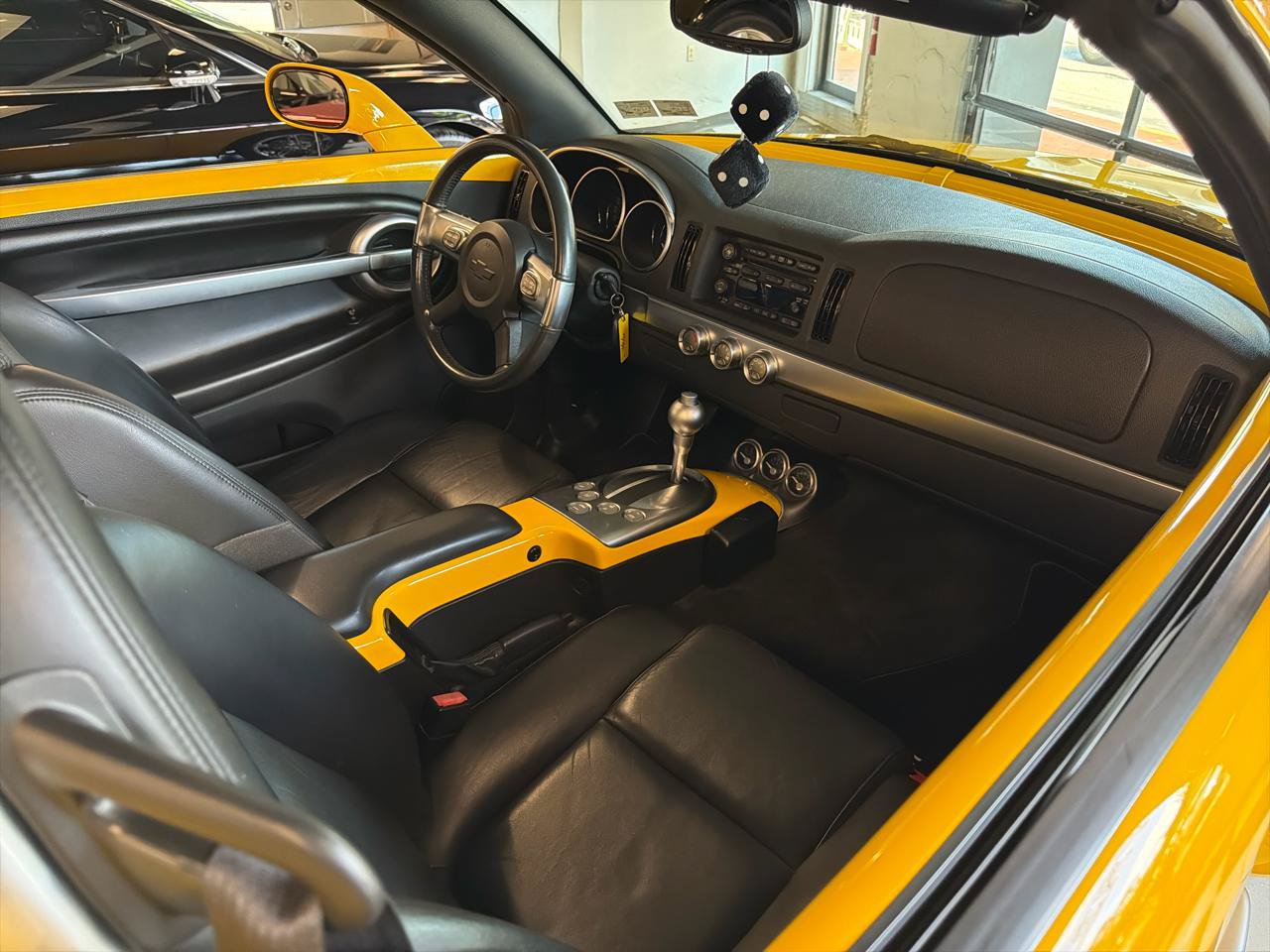 Used 2005 Chevrolet SSR w/ Preferred Equipment Group RWD image 13