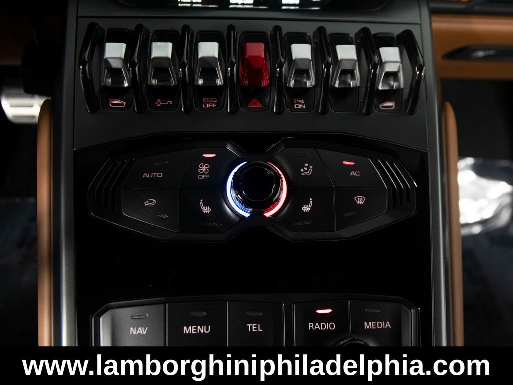 Used 2015 Lamborghini Huracan LP 610-4 AWD/4WD image 32