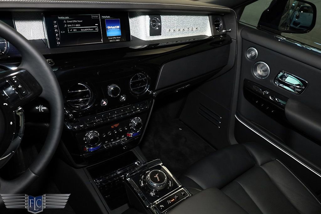Used 2022 Rolls-Royce Phantom Sedan image 37