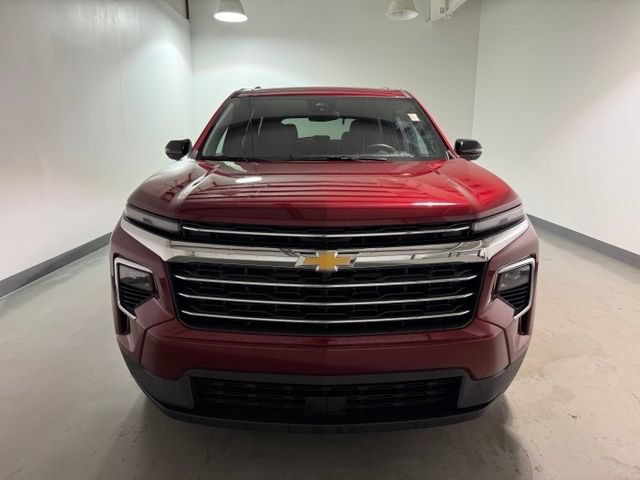 Used 2026 Chevrolet Traverse LT FWD image 2