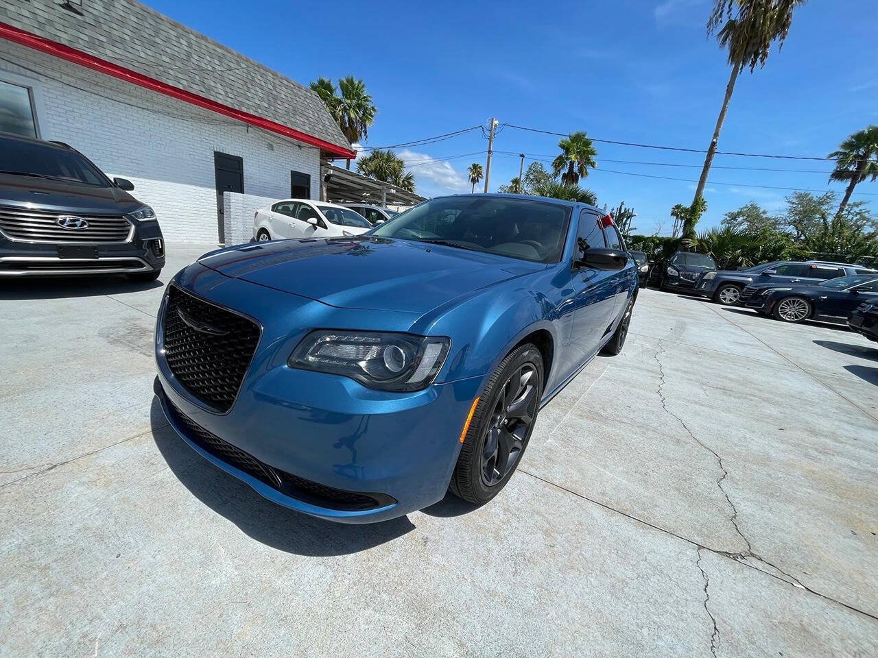 Used 2023 Chrysler 300 Touring w/ Sport Appearance Package RWD image 3