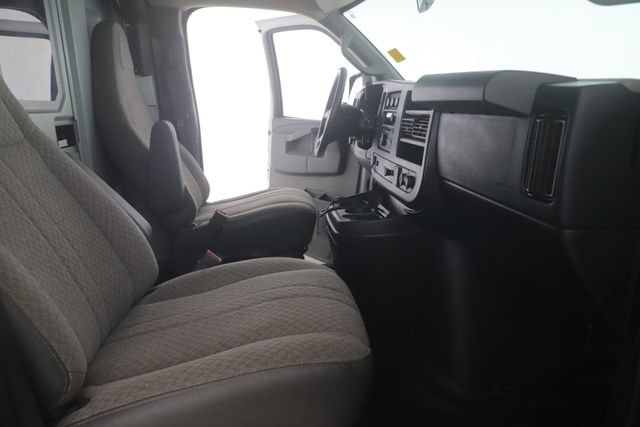 Used 2018 Chevrolet Express 4500 w/ Power Convenience Package RWD image 19