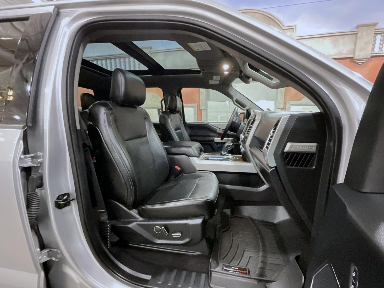 Used 2016 Ford F150 Lariat w/ Equipment Group 502A Luxury AWD/4WD image 15