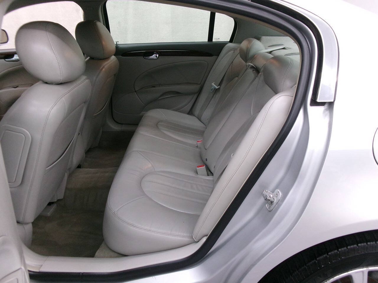 Used 2011 Buick Lucerne CXL FWD image 14