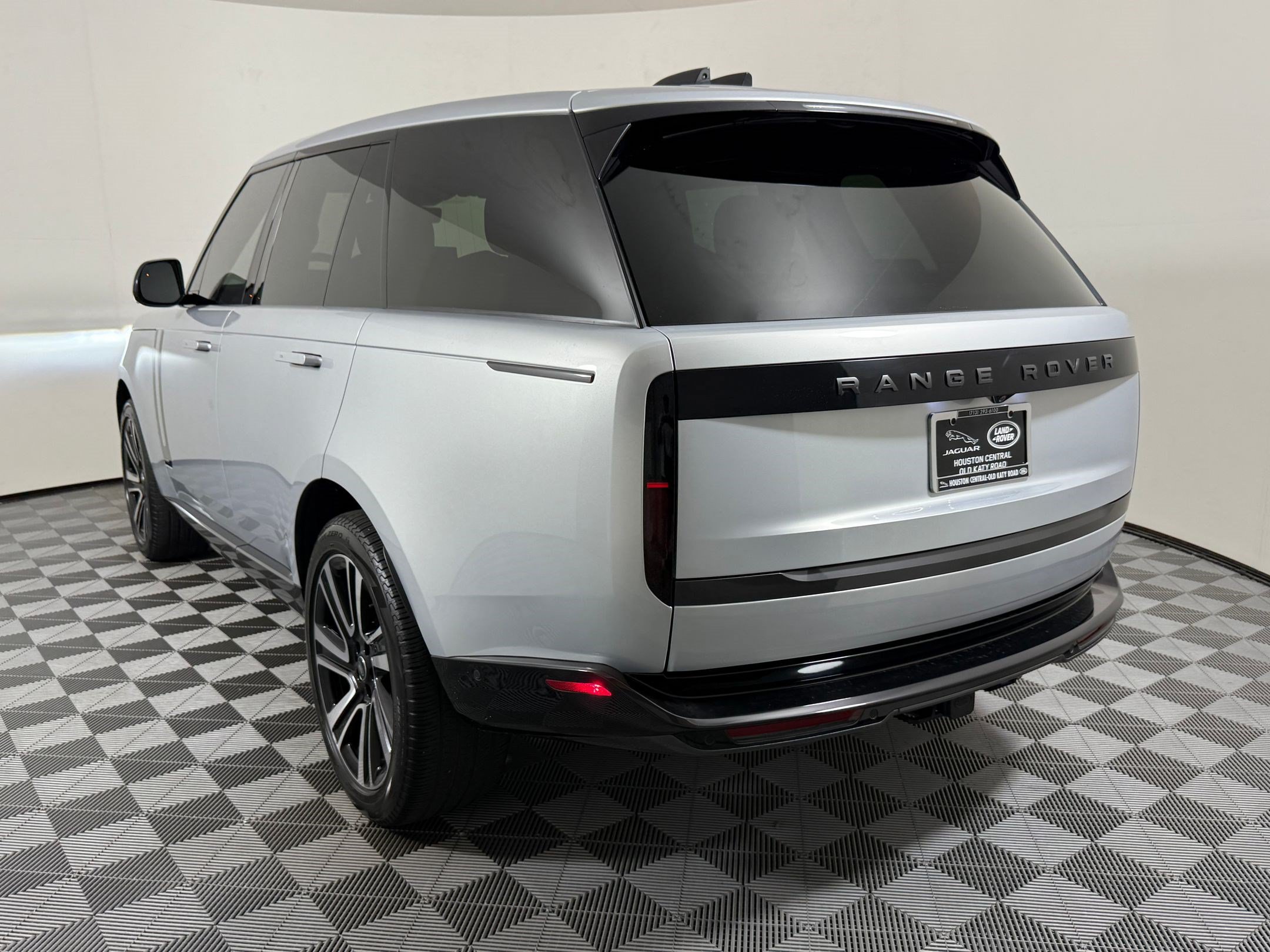 Used 2023 Land Rover Range Rover Autobiography AWD/4WD image 3