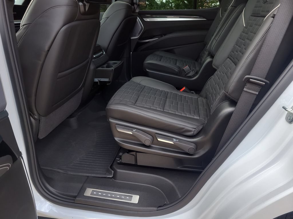 Used 2026 Cadillac Escalade V w/ LPO, ONYX Package AWD/4WD image 9