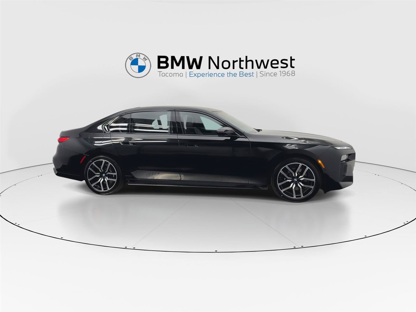 Used 2026 BMW 760i xDrive w/ Executive Package AWD/4WD image 5