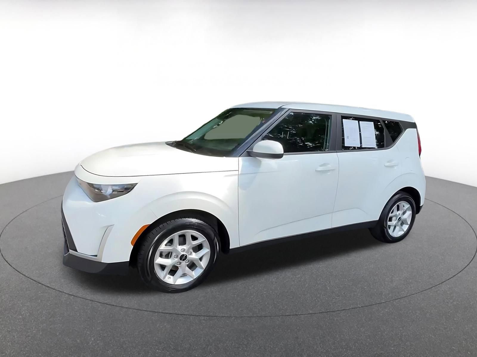 Used 2025 Kia Soul LX w/ LX Technology Package FWD image 8