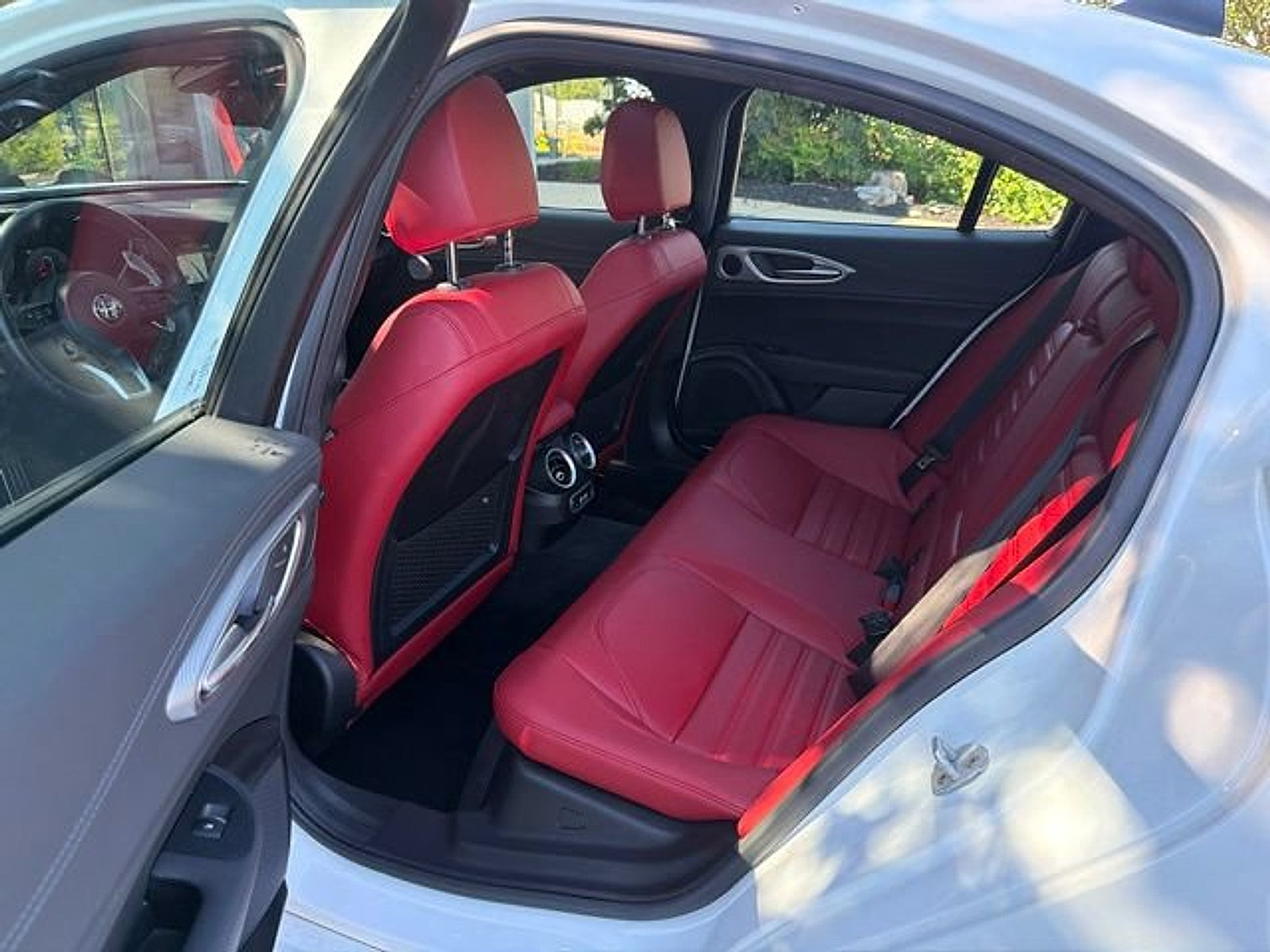 Used 2024 Alfa Romeo Giulia Veloce AWD/4WD image 23
