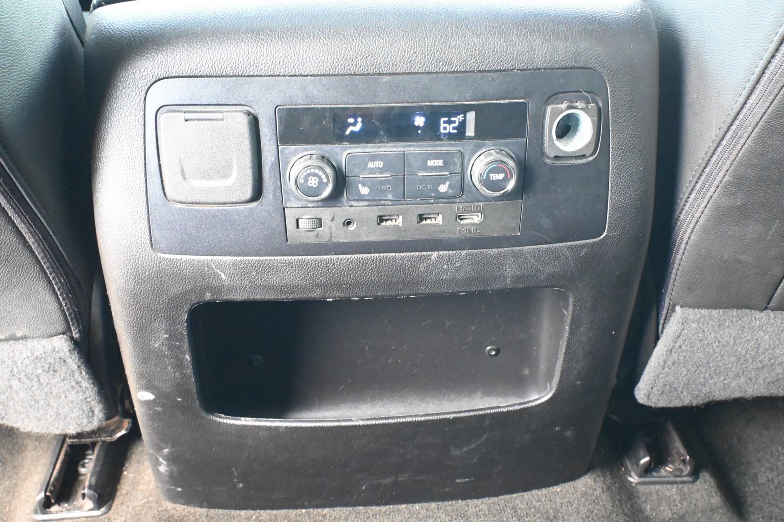 Used 2018 Chevrolet Tahoe Premier AWD/4WD image 27
