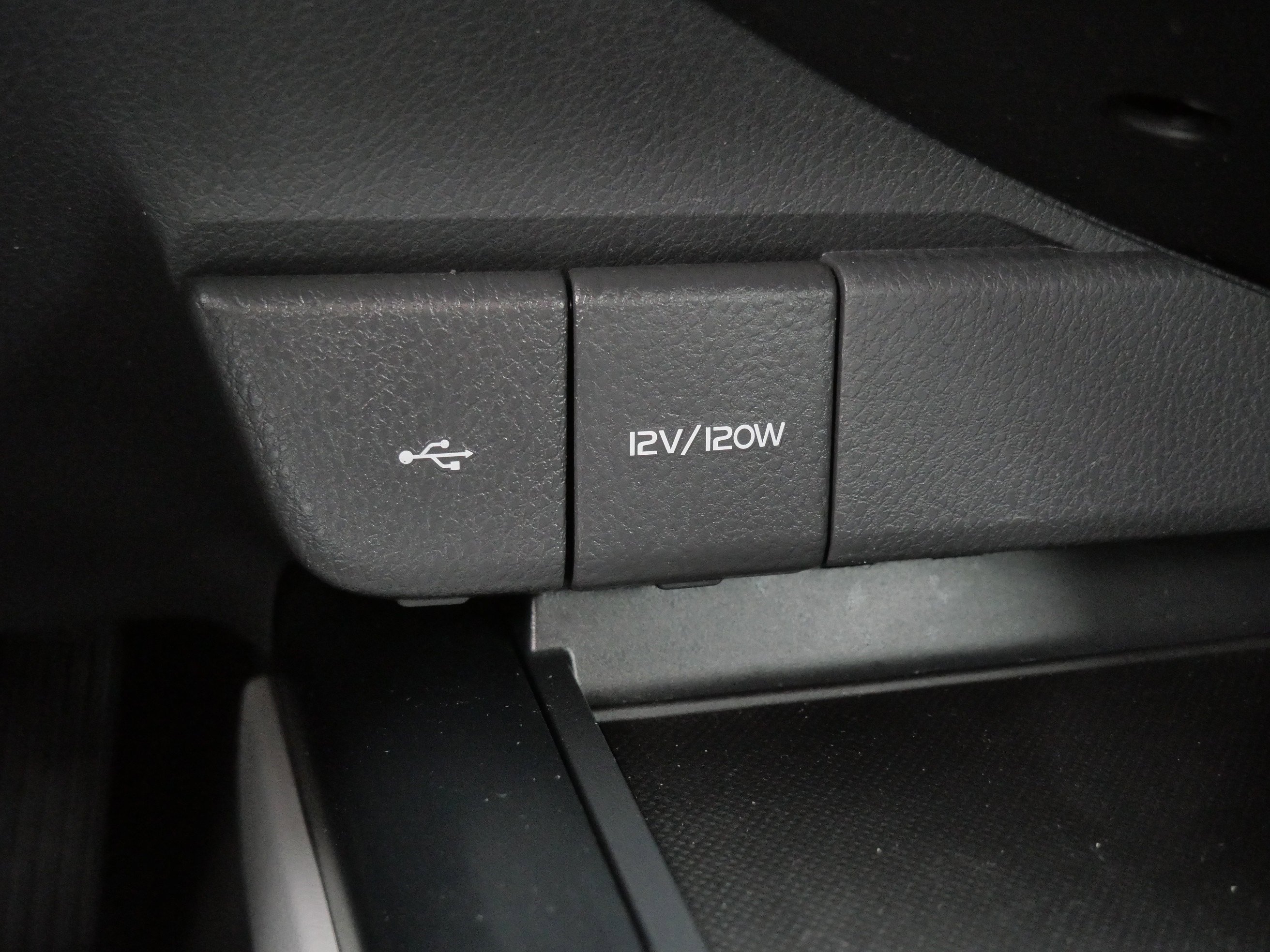 Certified 2020 Toyota Camry LE image 31