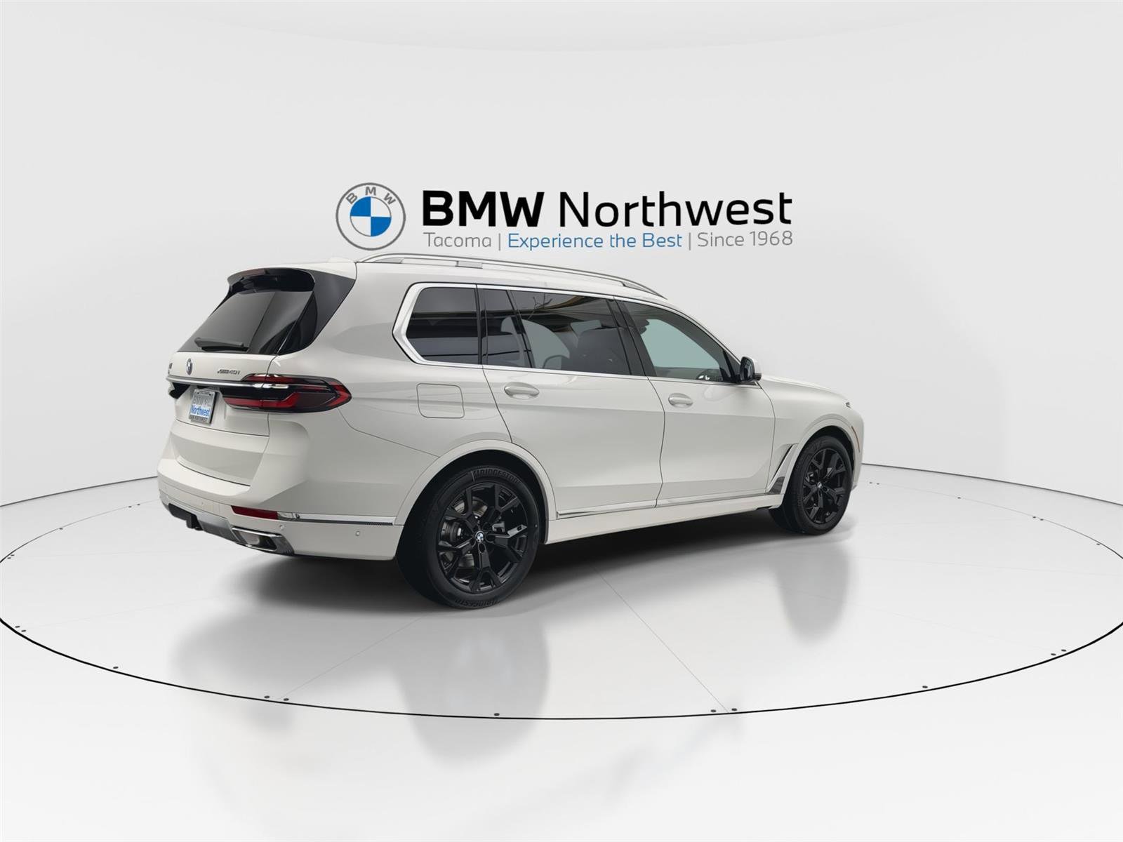 New 2026 BMW X7 xDrive40i w/ Premium Package image 3