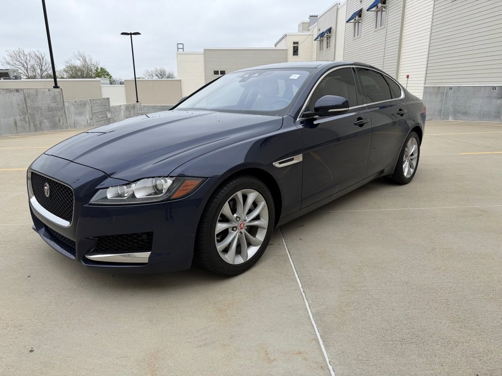 Used 2018 Jaguar XF Premium AWD/4WD image 3