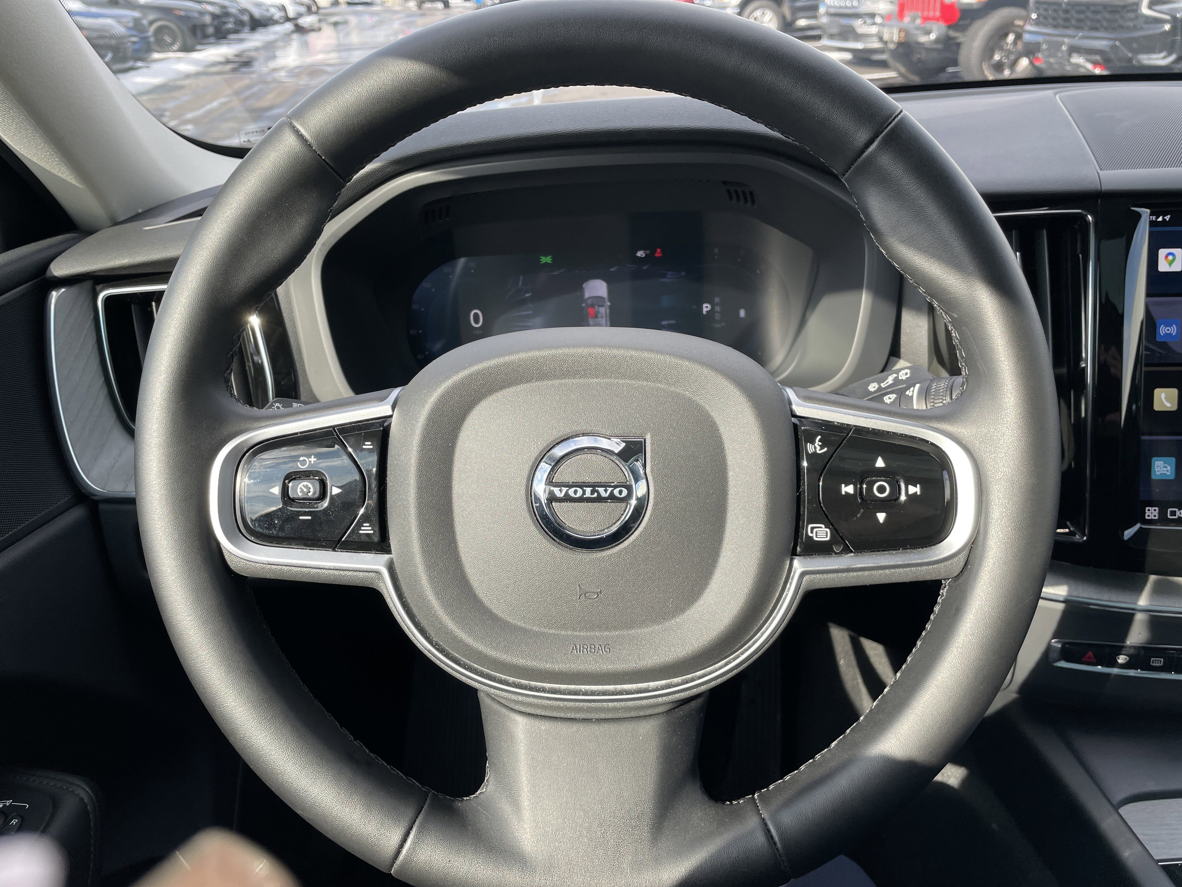 Used 2025 Volvo XC60 B5 Plus image 37