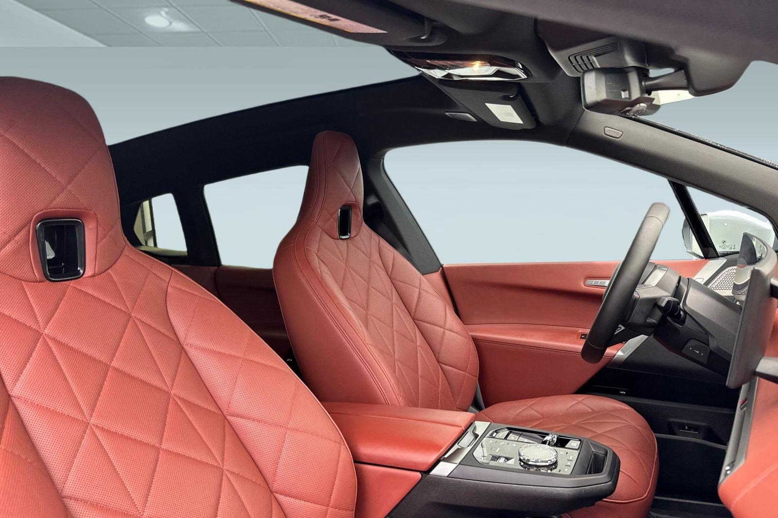 Used 2025 BMW iX M60 image 32