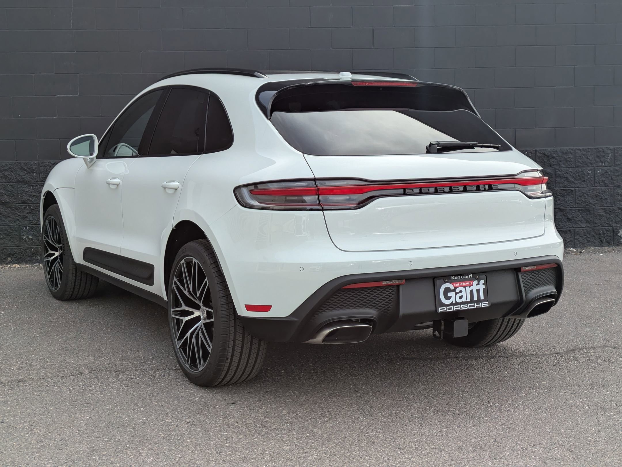 Certified 2025 Porsche Macan image 3