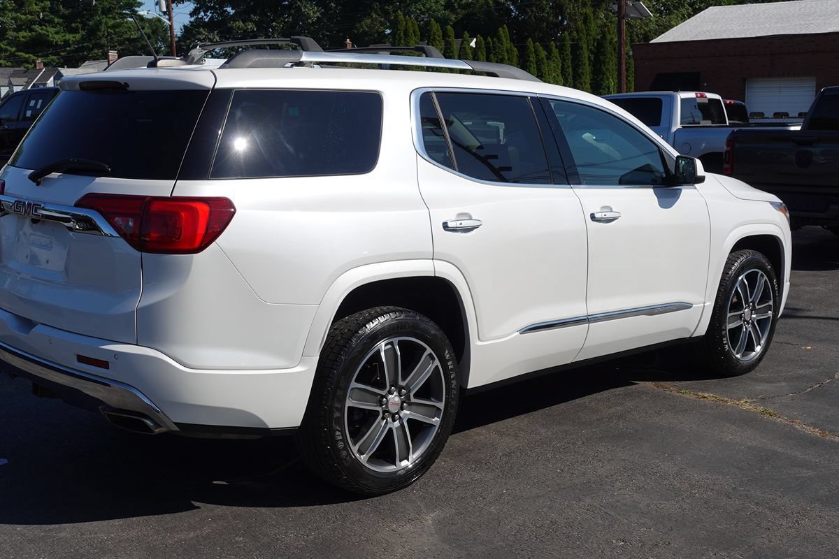 Used 2019 GMC Acadia Denali w/ Technology Package FWD image 11