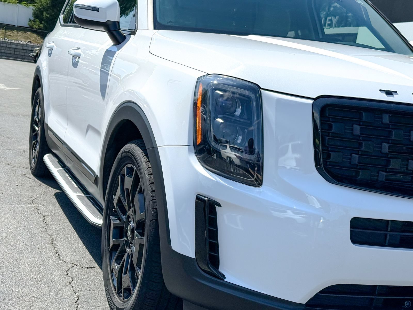 Certified 2022 Kia Telluride EX w/ EX Premium Package AWD/4WD image 4