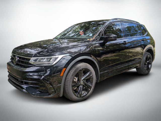 Used 2024 Volkswagen Tiguan SE R-Line FWD image 8