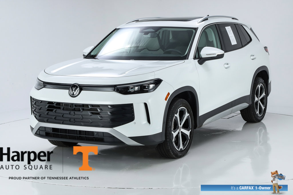 New 2025 Volkswagen Tiguan SE w/ Panoramic Sunroof Package AWD/4WD image 40