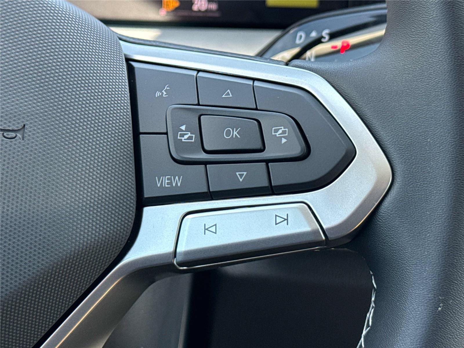 New 2026 Volkswagen Tiguan SE FWD image 17