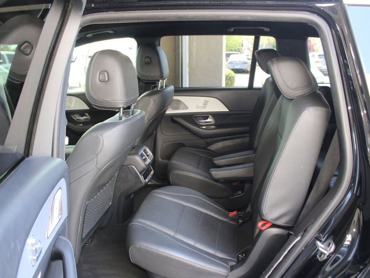 Used 2024 Mercedes-Benz GLS 450 4MATIC image 11
