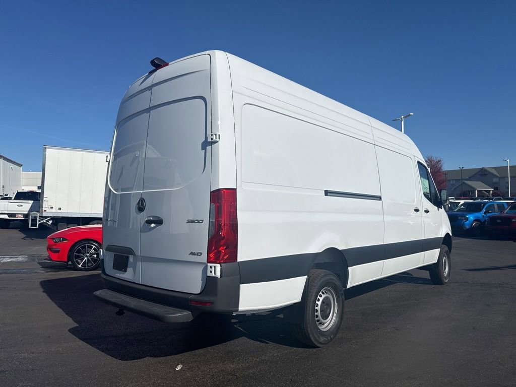 Used 2025 Mercedes-Benz Sprinter 2500 image 7