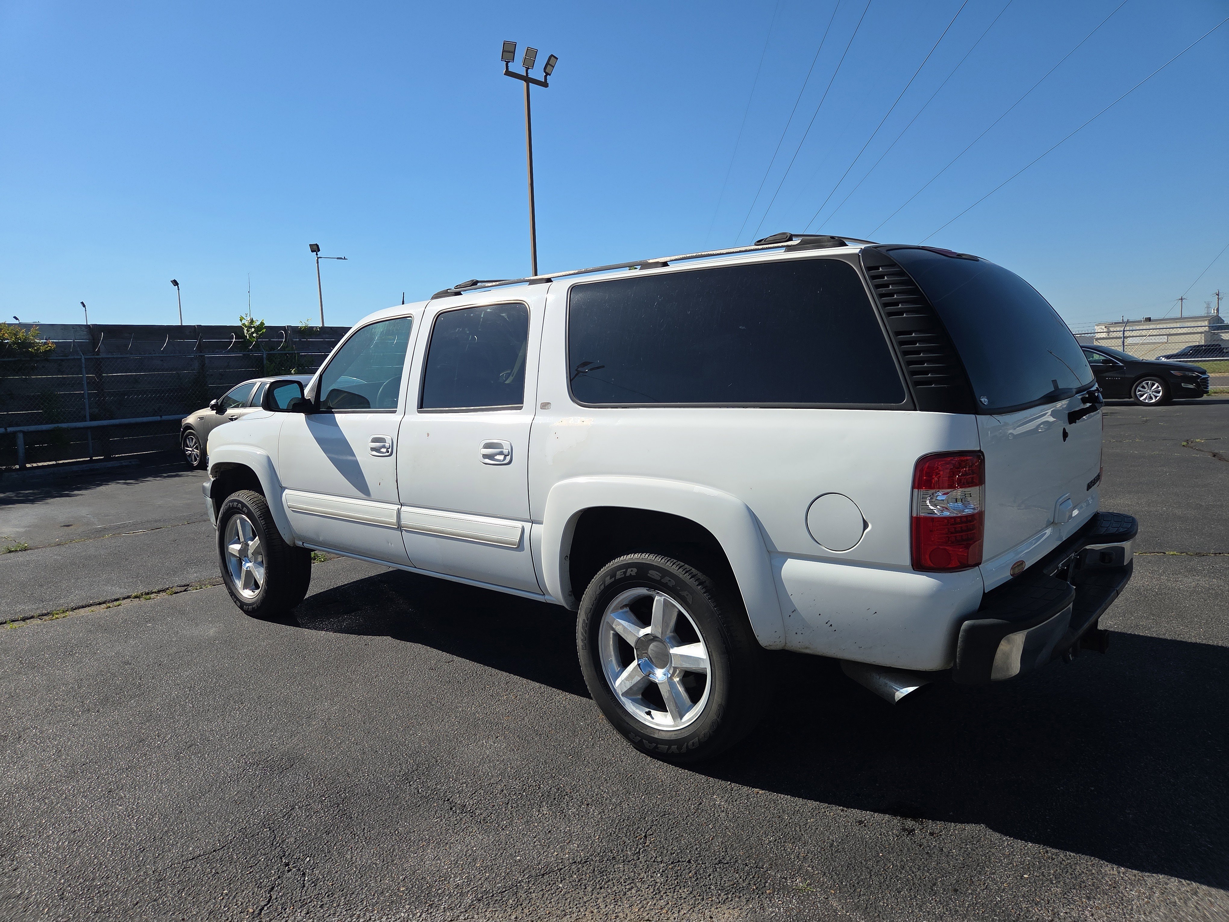 Used 2005 Chevrolet Suburban LT w/ Preferred Equipment Group RWD image 3