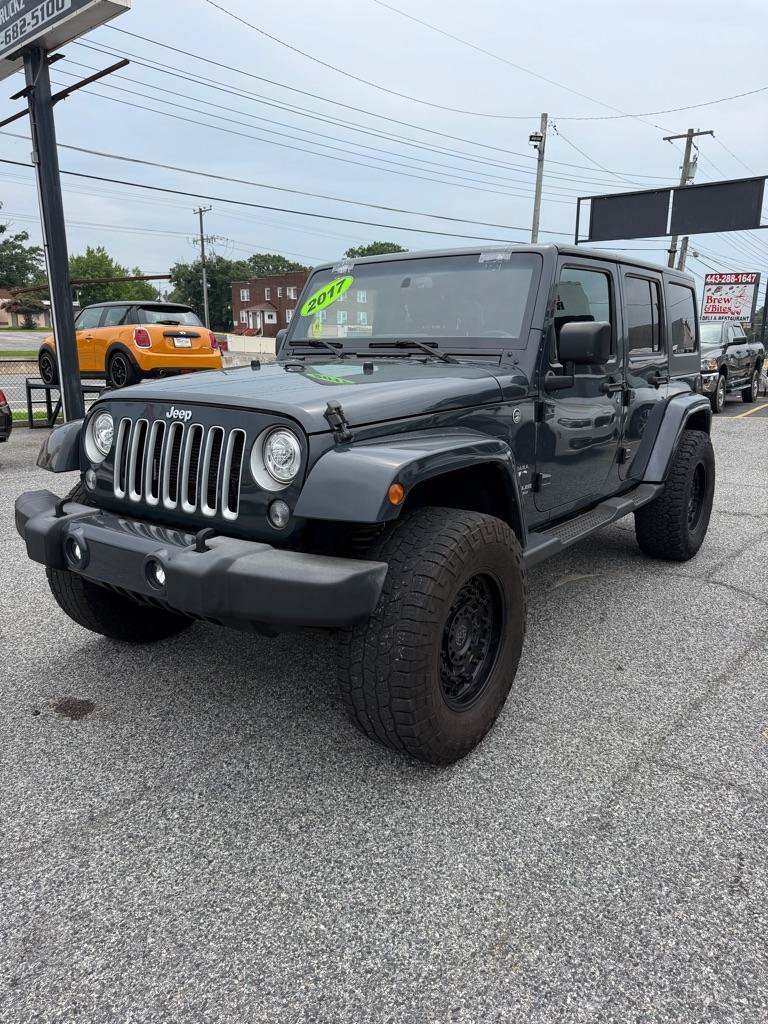 Used 2017 Jeep Wrangler Unlimited Sahara w/ Connectivity Group AWD/4WD image 8