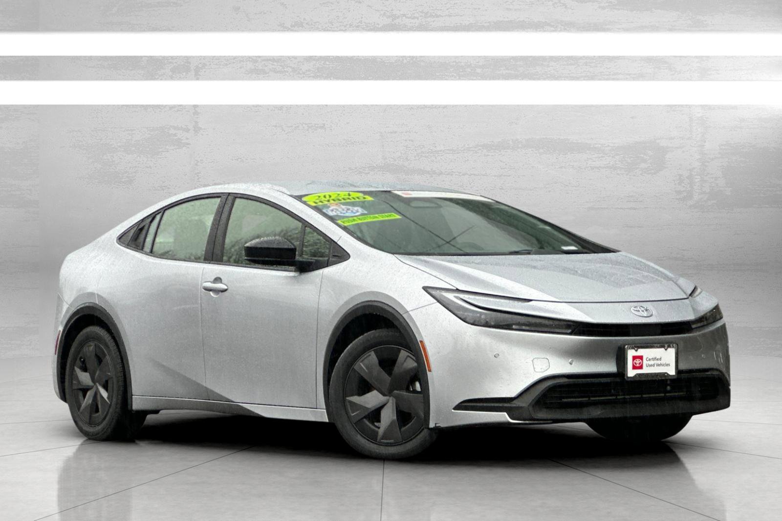 Used 2024 Toyota Prius LE image 2