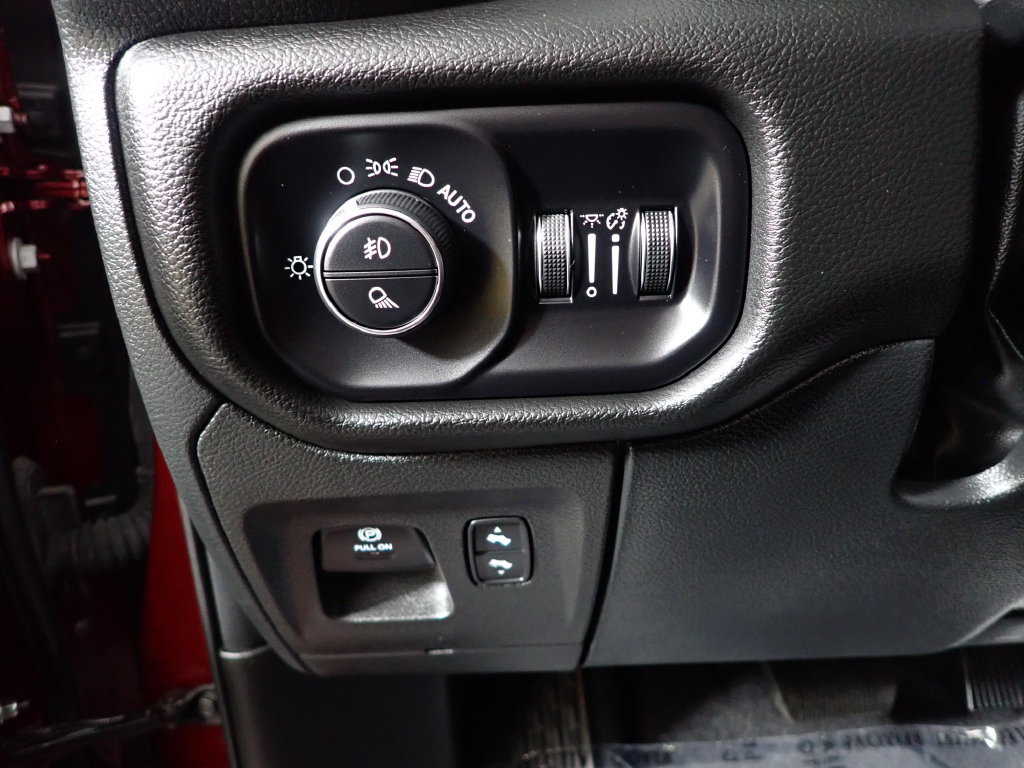 Used 2025 RAM 1500 Big Horn AWD/4WD image 24