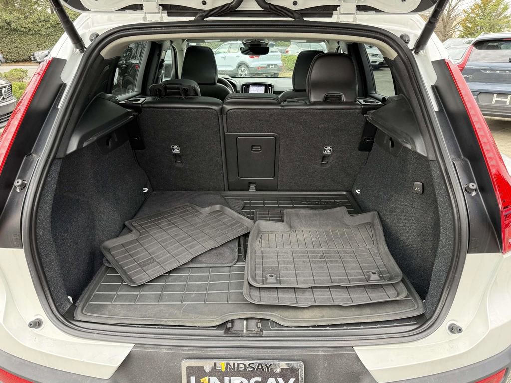 Used 2023 Volvo XC40 B5 Plus w/ Driver Assist Package image 17