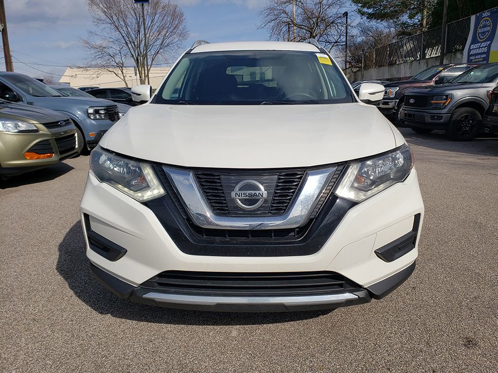 Used 2017 Nissan Rogue SV image 2