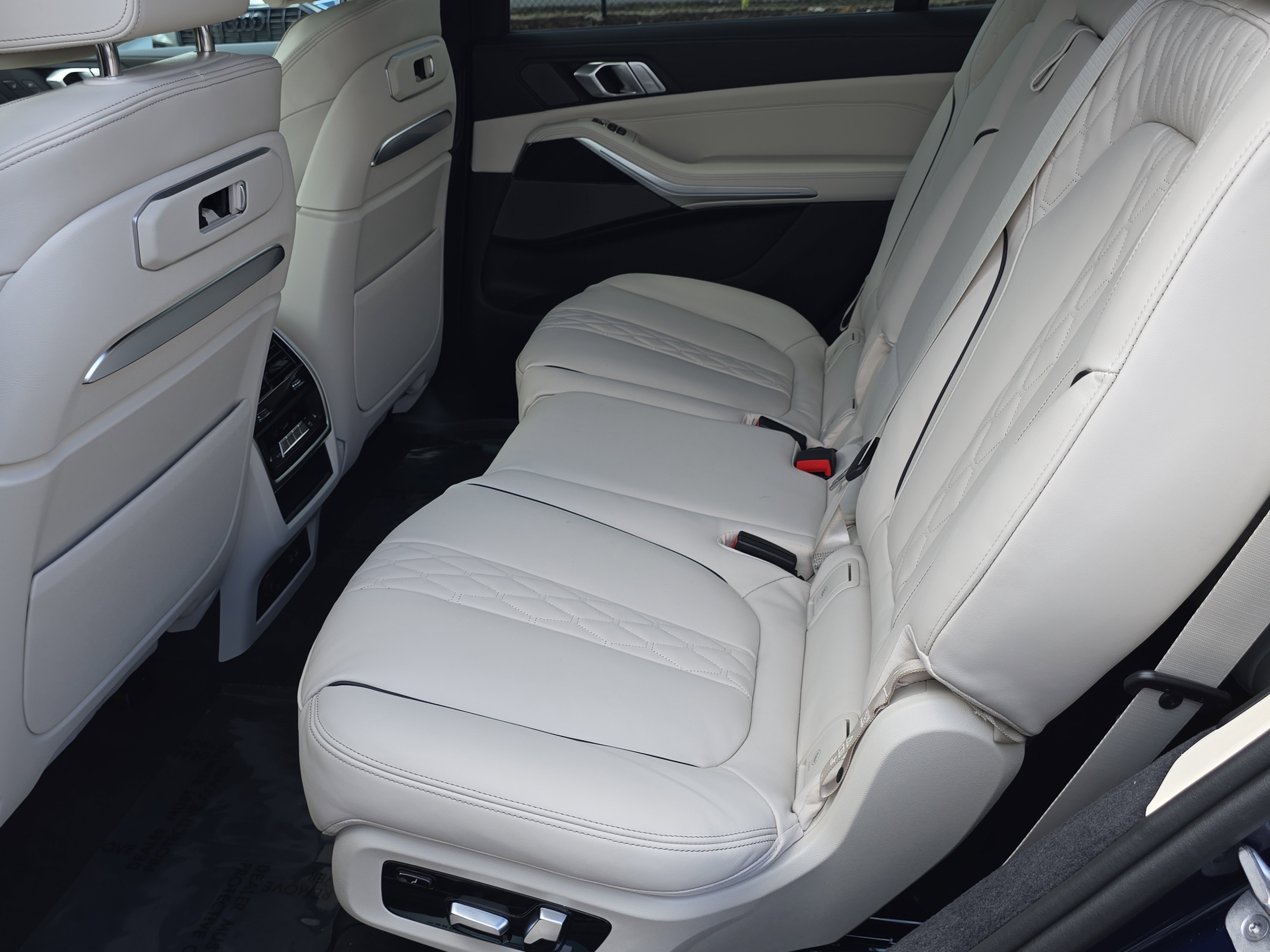 New 2026 BMW X7 M60i image 17