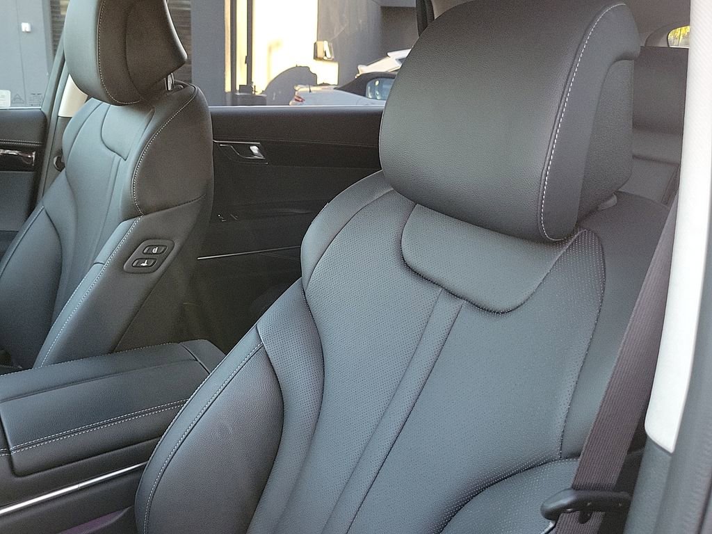 Used 2025 Genesis GV80 2.5T Standard image 18