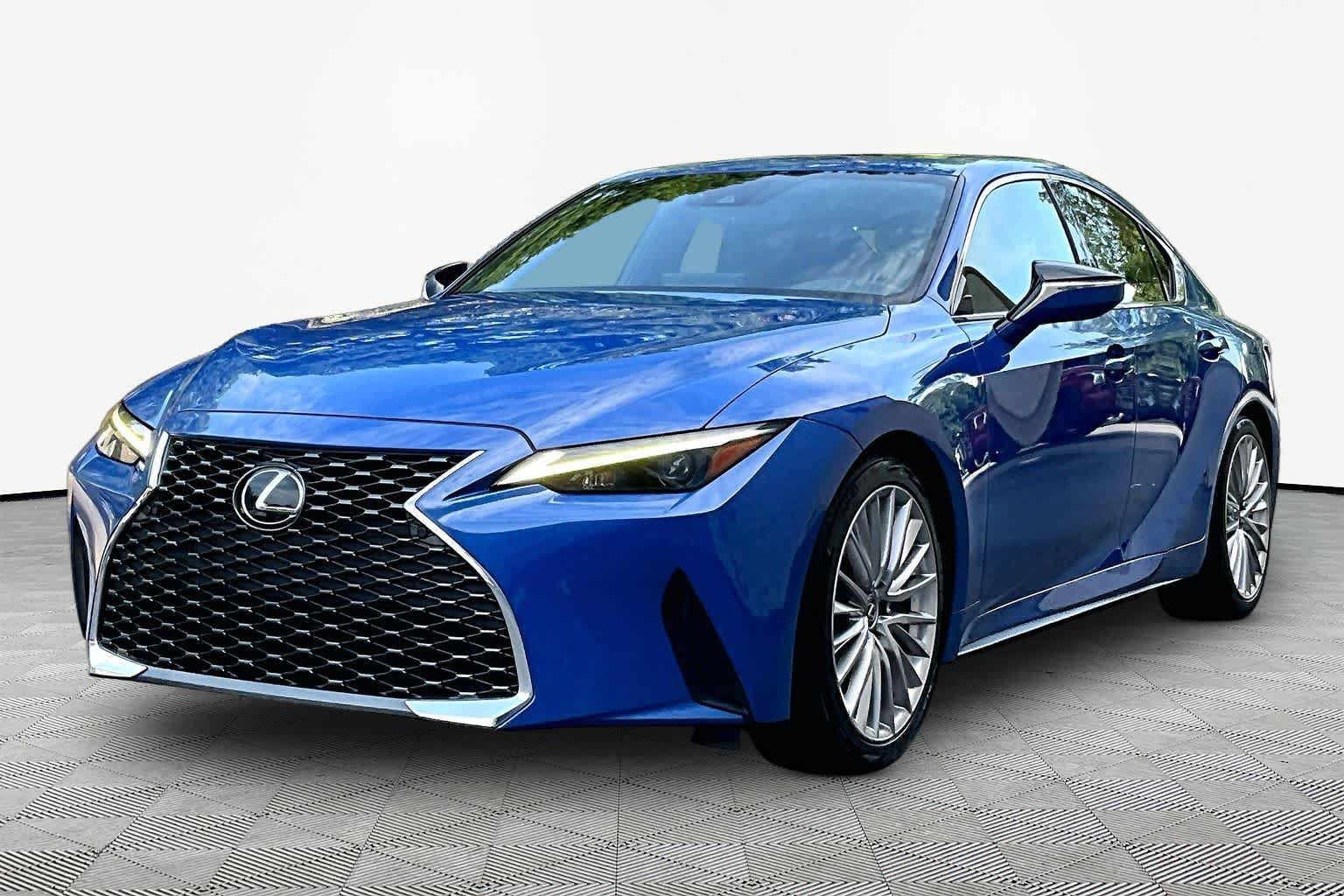 Used 2023 Lexus IS 300 w/ Premium Package RWD video 2
