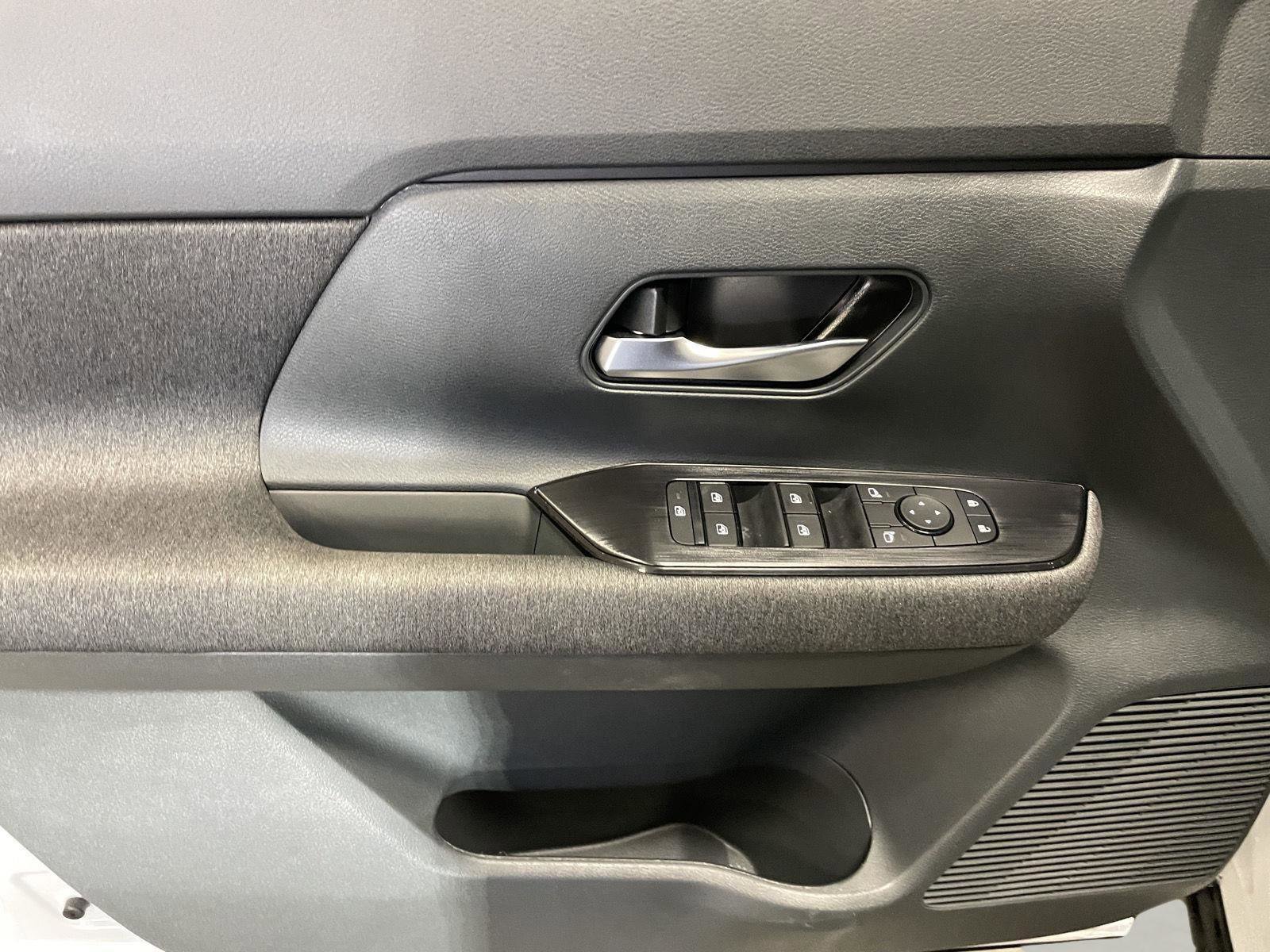 Used 2025 Nissan Kicks SV image 19