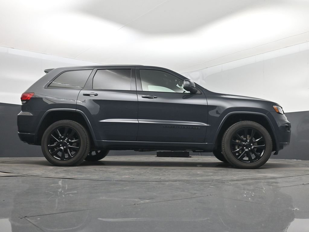 Used 2018 Jeep Grand Cherokee Altitude AWD/4WD image 16